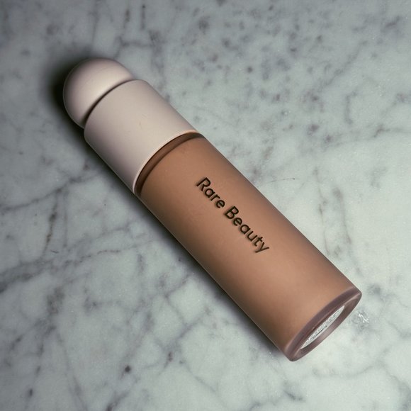 Rare Beauty Liquid Touch Weightless Foundation | 190W - Picture 2 of 5